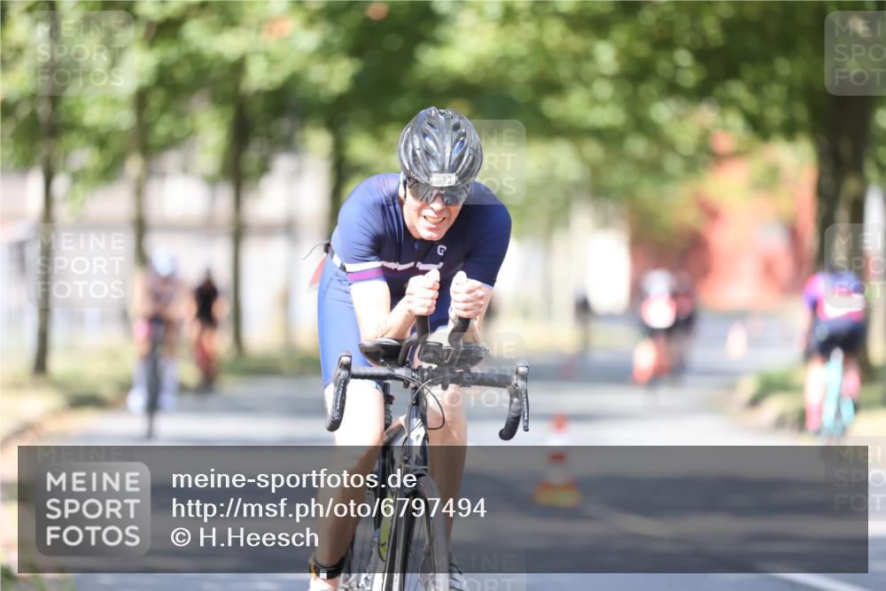 11.08.2024 - GEWOBA Citytriathlon Bremen H.Heesch http://msf.ph/oto/6797494 11.08.2024 11:52:10 Laufen  meine-sportfotos.de