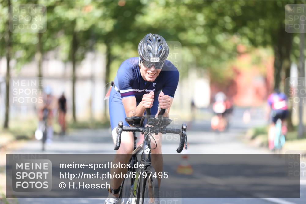 11.08.2024 - GEWOBA Citytriathlon Bremen H.Heesch http://msf.ph/oto/6797495 11.08.2024 11:52:11 Laufen  meine-sportfotos.de