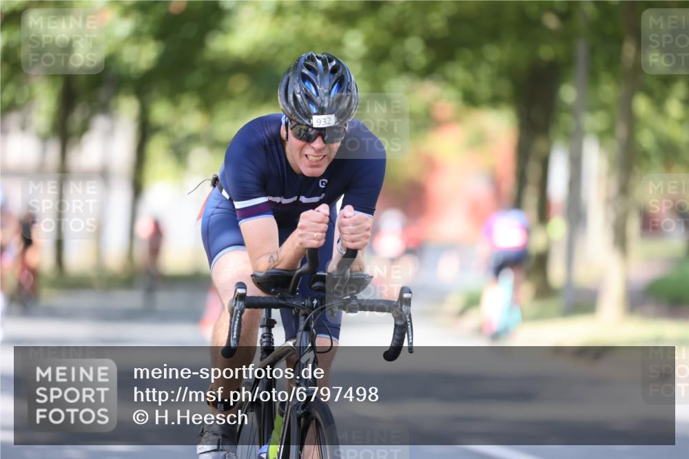 11.08.2024 - GEWOBA Citytriathlon Bremen H.Heesch http://msf.ph/oto/6797498 11.08.2024 11:52:11 Laufen  meine-sportfotos.de