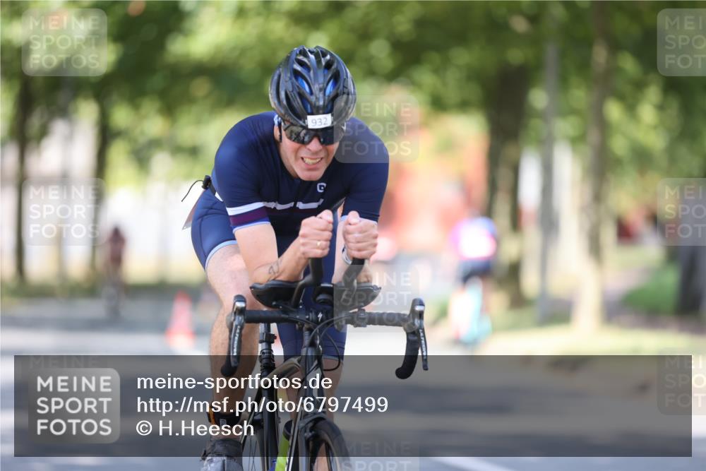 11.08.2024 - GEWOBA Citytriathlon Bremen H.Heesch http://msf.ph/oto/6797499 11.08.2024 11:52:11 Laufen  meine-sportfotos.de