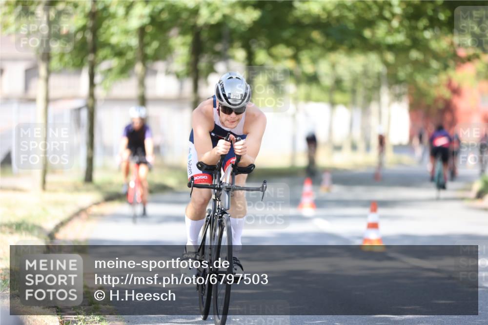 11.08.2024 - GEWOBA Citytriathlon Bremen H.Heesch http://msf.ph/oto/6797503 11.08.2024 11:52:13 Laufen  meine-sportfotos.de