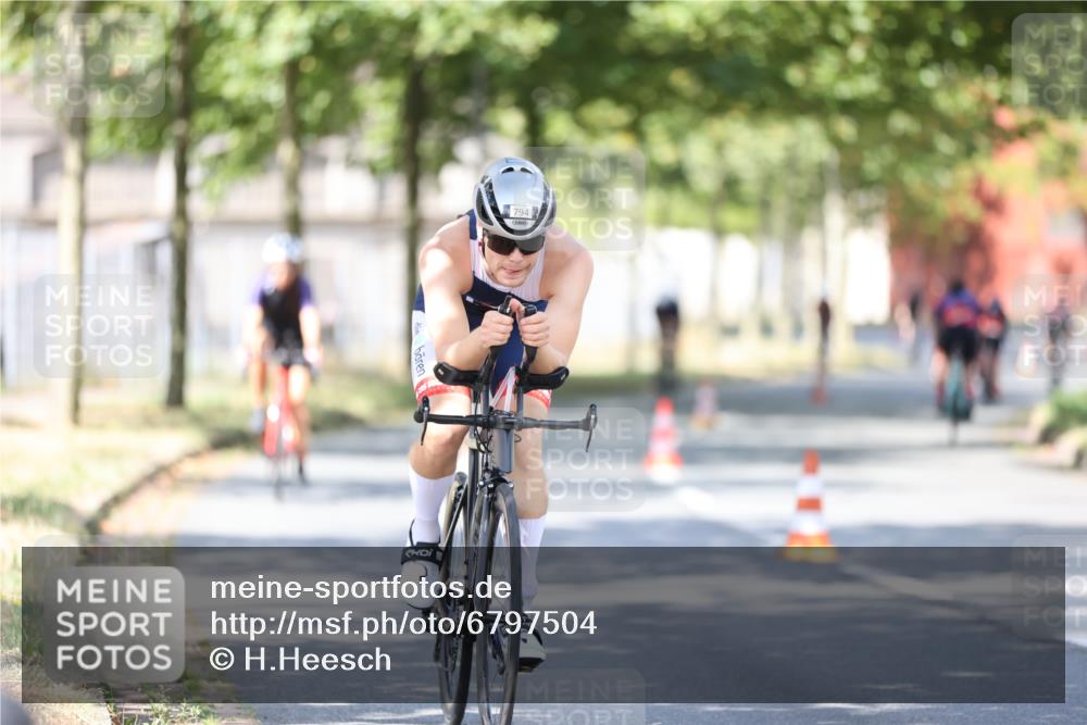 11.08.2024 - GEWOBA Citytriathlon Bremen H.Heesch http://msf.ph/oto/6797504 11.08.2024 11:52:13 Laufen  meine-sportfotos.de