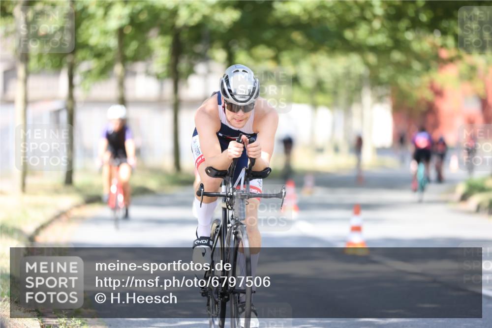 11.08.2024 - GEWOBA Citytriathlon Bremen H.Heesch http://msf.ph/oto/6797506 11.08.2024 11:52:13 Laufen  meine-sportfotos.de