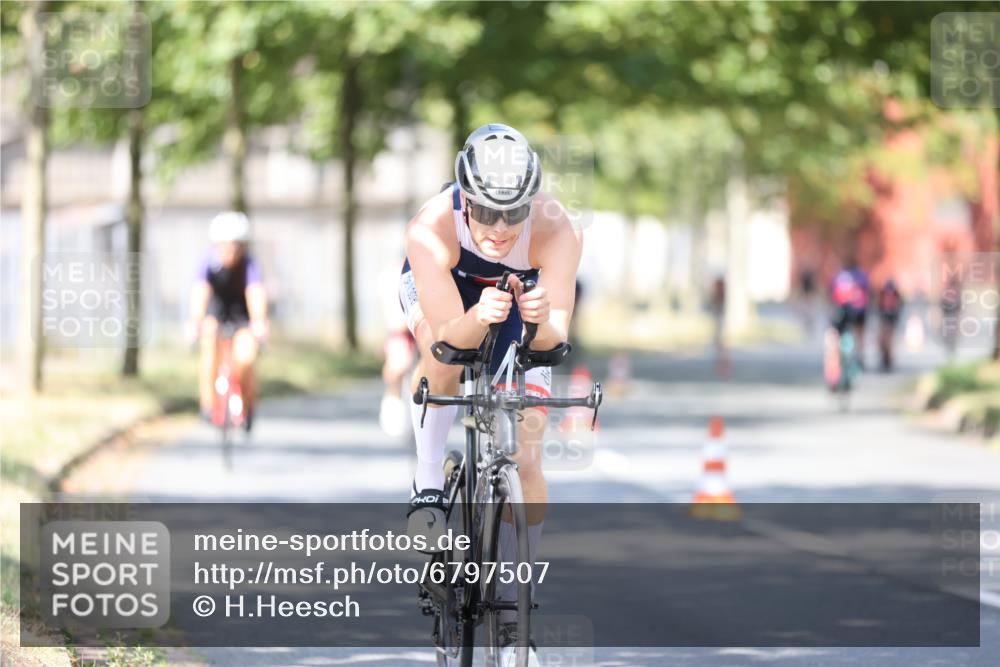 11.08.2024 - GEWOBA Citytriathlon Bremen H.Heesch http://msf.ph/oto/6797507 11.08.2024 11:52:13 Laufen  meine-sportfotos.de