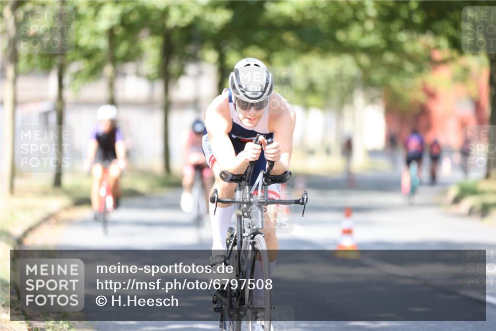 11.08.2024 - GEWOBA Citytriathlon Bremen H.Heesch http://msf.ph/oto/6797508 11.08.2024 11:52:13 Laufen  meine-sportfotos.de