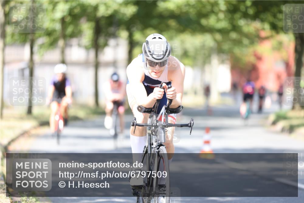 11.08.2024 - GEWOBA Citytriathlon Bremen H.Heesch http://msf.ph/oto/6797509 11.08.2024 11:52:13 Laufen  meine-sportfotos.de