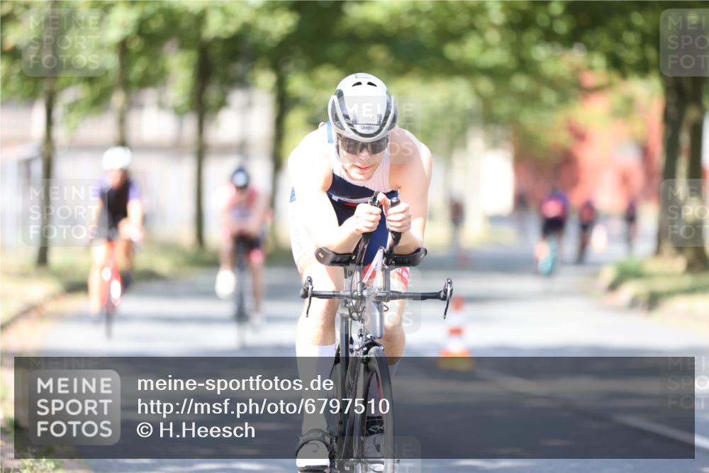 11.08.2024 - GEWOBA Citytriathlon Bremen H.Heesch http://msf.ph/oto/6797510 11.08.2024 11:52:13 Laufen  meine-sportfotos.de