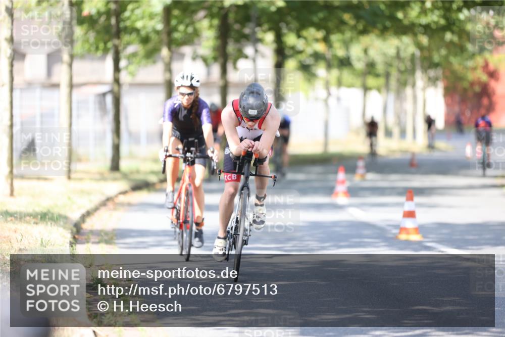 11.08.2024 - GEWOBA Citytriathlon Bremen H.Heesch http://msf.ph/oto/6797513 11.08.2024 11:52:14 Laufen  meine-sportfotos.de