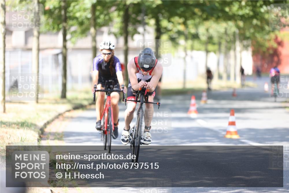 11.08.2024 - GEWOBA Citytriathlon Bremen H.Heesch http://msf.ph/oto/6797515 11.08.2024 11:52:14 Laufen  meine-sportfotos.de