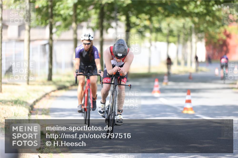 11.08.2024 - GEWOBA Citytriathlon Bremen H.Heesch http://msf.ph/oto/6797516 11.08.2024 11:52:14 Laufen  meine-sportfotos.de