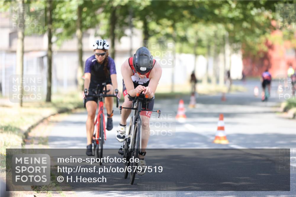 11.08.2024 - GEWOBA Citytriathlon Bremen H.Heesch http://msf.ph/oto/6797519 11.08.2024 11:52:14 Laufen  meine-sportfotos.de