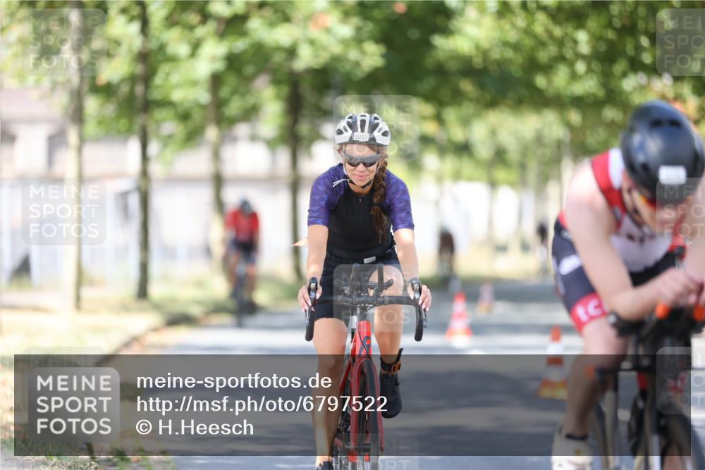 11.08.2024 - GEWOBA Citytriathlon Bremen H.Heesch http://msf.ph/oto/6797522 11.08.2024 11:52:15 Laufen  meine-sportfotos.de