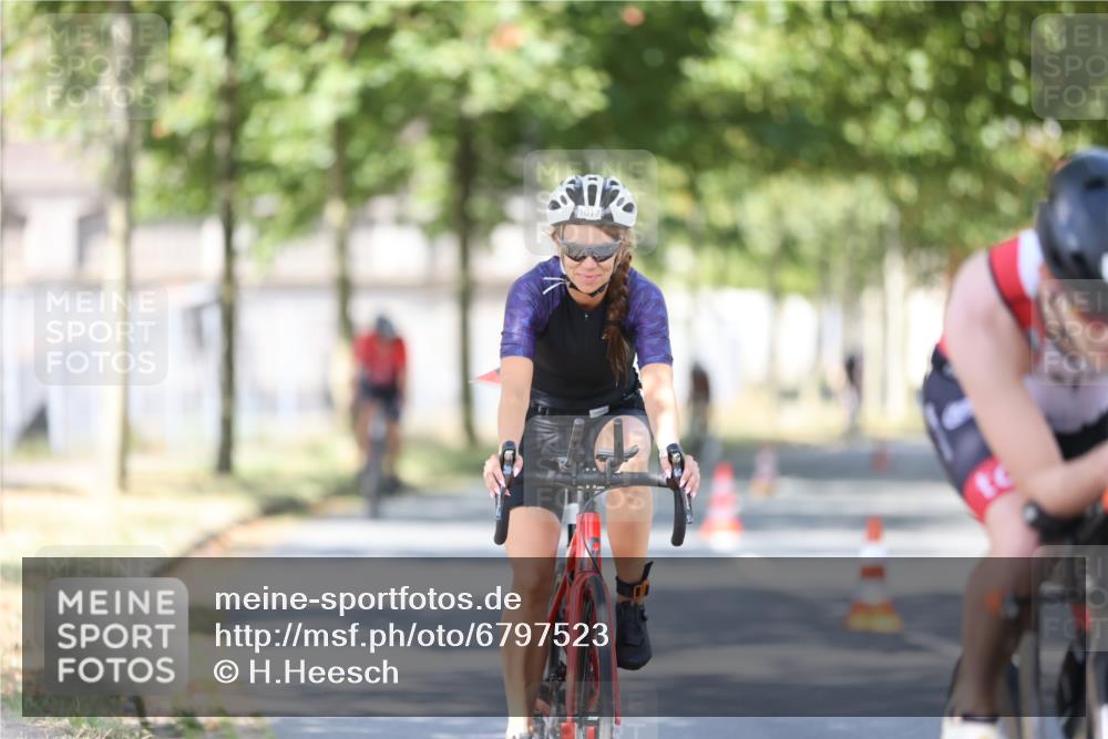 11.08.2024 - GEWOBA Citytriathlon Bremen H.Heesch http://msf.ph/oto/6797523 11.08.2024 11:52:15 Laufen  meine-sportfotos.de
