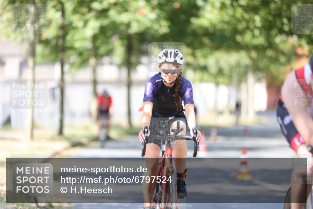 11.08.2024 - GEWOBA Citytriathlon Bremen H.Heesch http://msf.ph/oto/6797524 11.08.2024 11:52:15 Laufen  meine-sportfotos.de