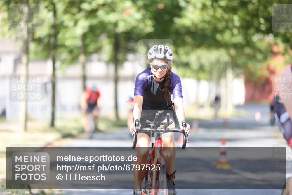 11.08.2024 - GEWOBA Citytriathlon Bremen H.Heesch http://msf.ph/oto/6797525 11.08.2024 11:52:15 Laufen  meine-sportfotos.de
