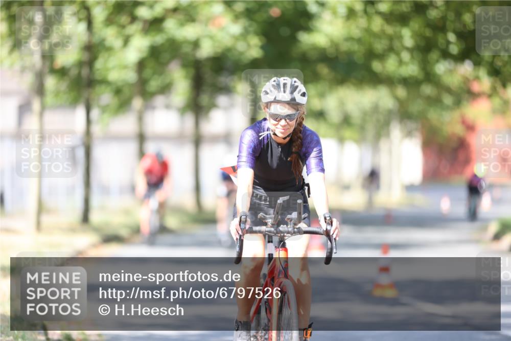 11.08.2024 - GEWOBA Citytriathlon Bremen H.Heesch http://msf.ph/oto/6797526 11.08.2024 11:52:15 Laufen  meine-sportfotos.de