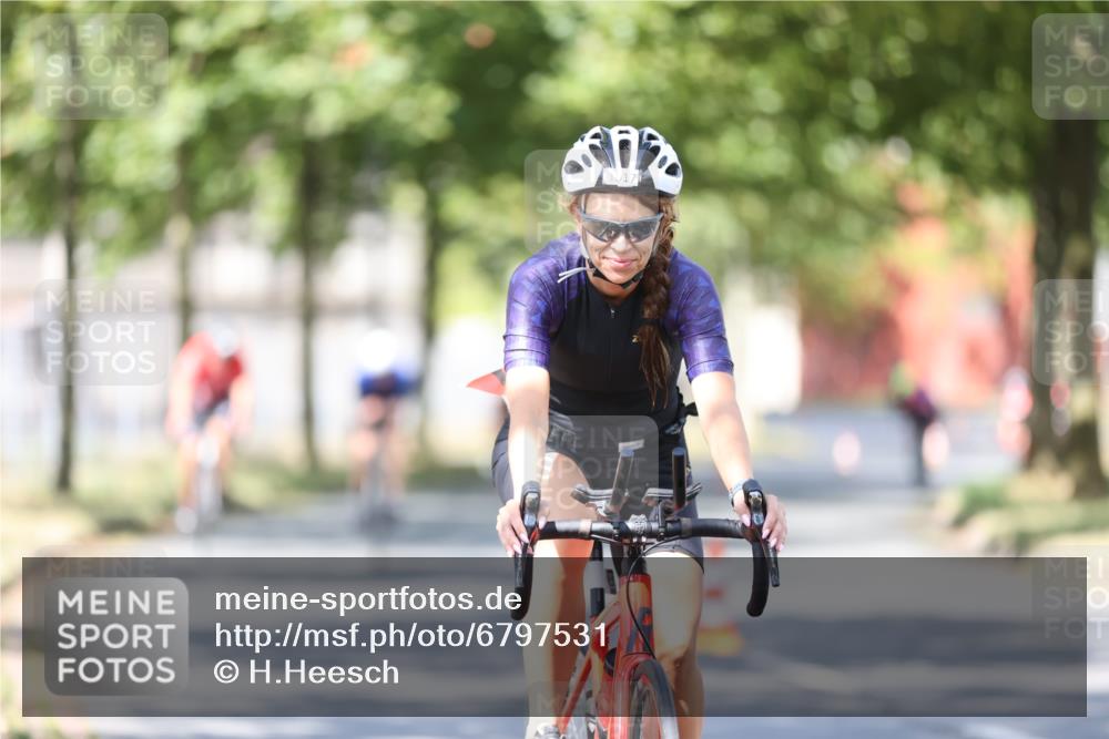 11.08.2024 - GEWOBA Citytriathlon Bremen H.Heesch http://msf.ph/oto/6797531 11.08.2024 11:52:15 Laufen  meine-sportfotos.de