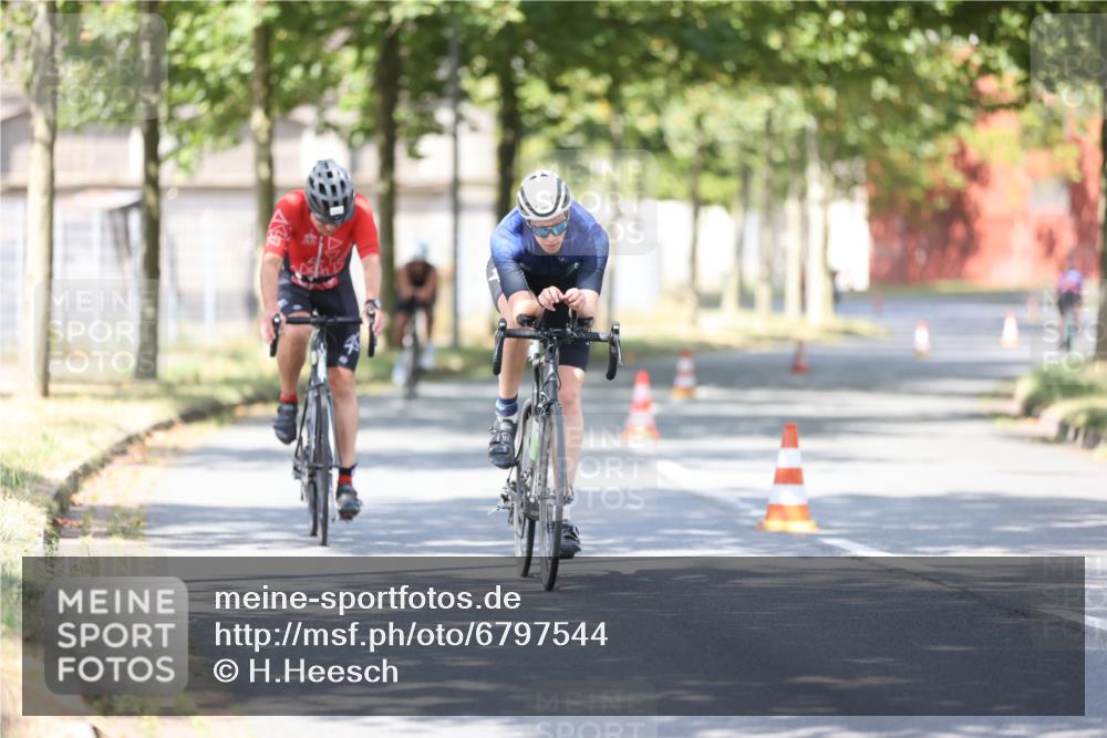 11.08.2024 - GEWOBA Citytriathlon Bremen H.Heesch http://msf.ph/oto/6797544 11.08.2024 11:52:17 Laufen  meine-sportfotos.de