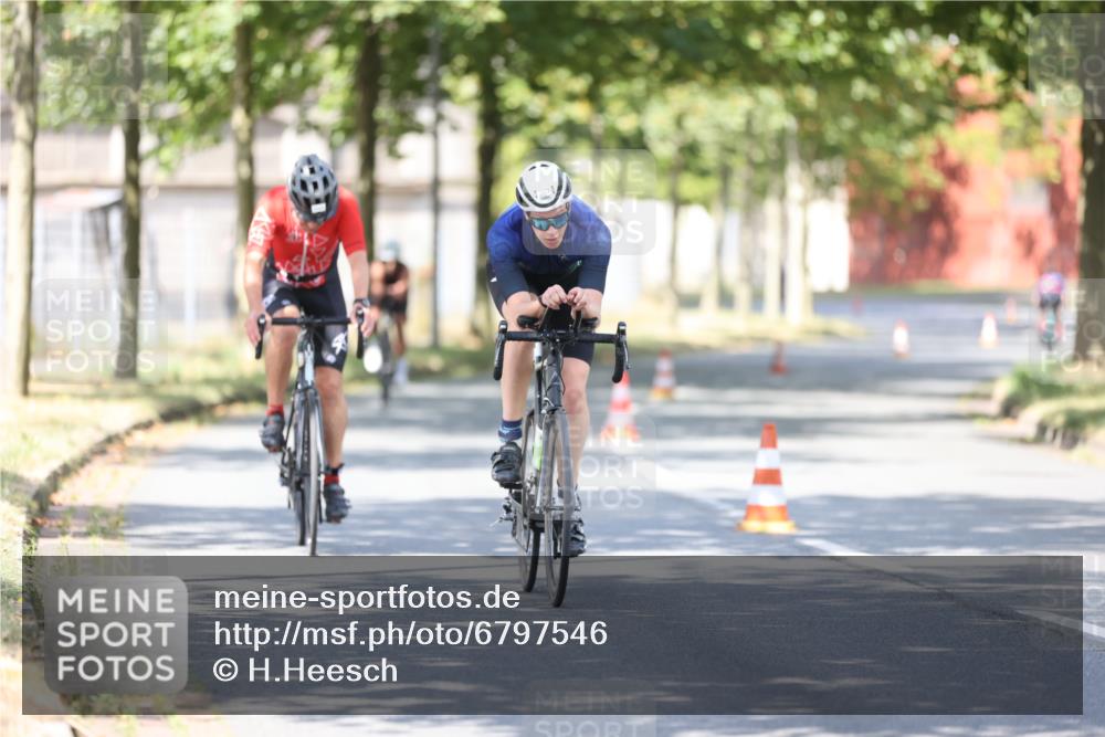 11.08.2024 - GEWOBA Citytriathlon Bremen H.Heesch http://msf.ph/oto/6797546 11.08.2024 11:52:17 Laufen  meine-sportfotos.de