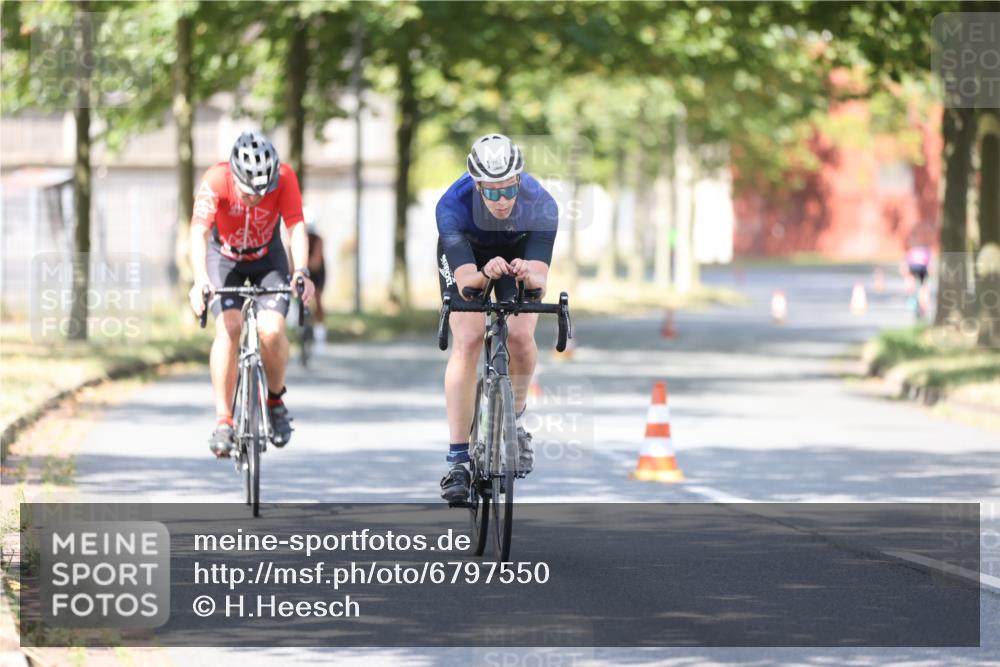 11.08.2024 - GEWOBA Citytriathlon Bremen H.Heesch http://msf.ph/oto/6797550 11.08.2024 11:52:18 Laufen  meine-sportfotos.de
