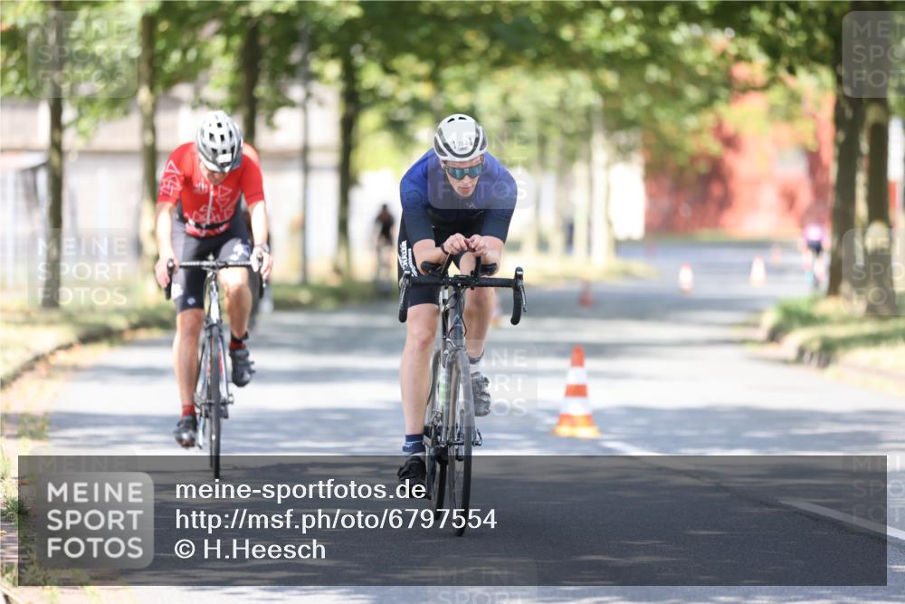 11.08.2024 - GEWOBA Citytriathlon Bremen H.Heesch http://msf.ph/oto/6797554 11.08.2024 11:52:18 Laufen  meine-sportfotos.de
