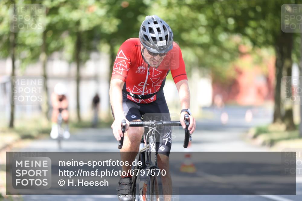 11.08.2024 - GEWOBA Citytriathlon Bremen H.Heesch http://msf.ph/oto/6797570 11.08.2024 11:52:19 Laufen  meine-sportfotos.de
