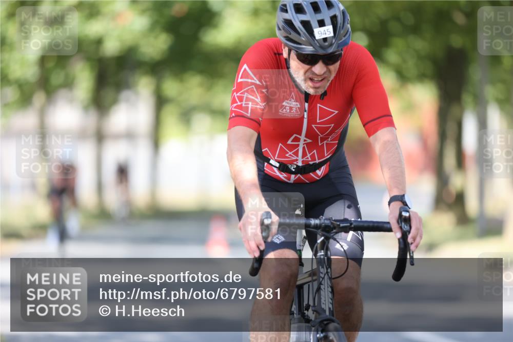 11.08.2024 - GEWOBA Citytriathlon Bremen H.Heesch http://msf.ph/oto/6797581 11.08.2024 11:52:19 Laufen  meine-sportfotos.de