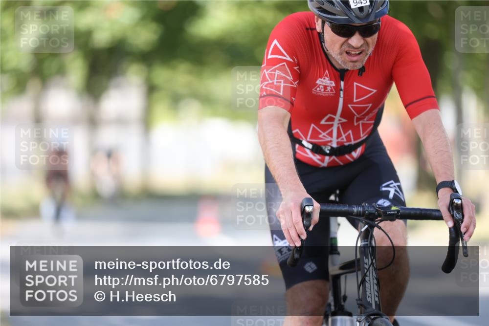 11.08.2024 - GEWOBA Citytriathlon Bremen H.Heesch http://msf.ph/oto/6797585 11.08.2024 11:52:19 Laufen  meine-sportfotos.de