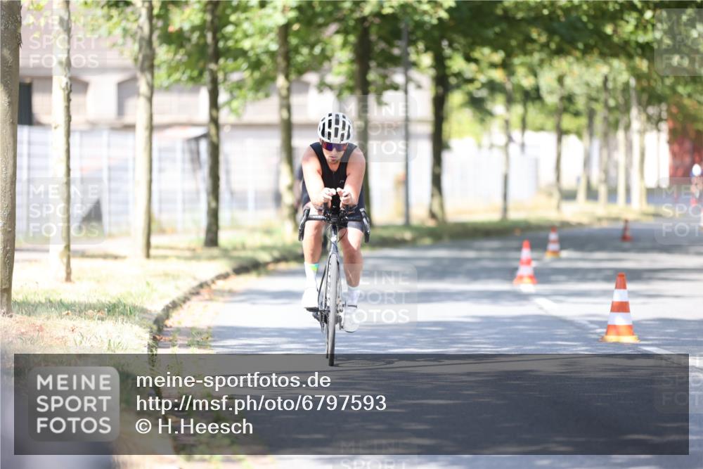 11.08.2024 - GEWOBA Citytriathlon Bremen H.Heesch http://msf.ph/oto/6797593 11.08.2024 11:52:21 Laufen  meine-sportfotos.de