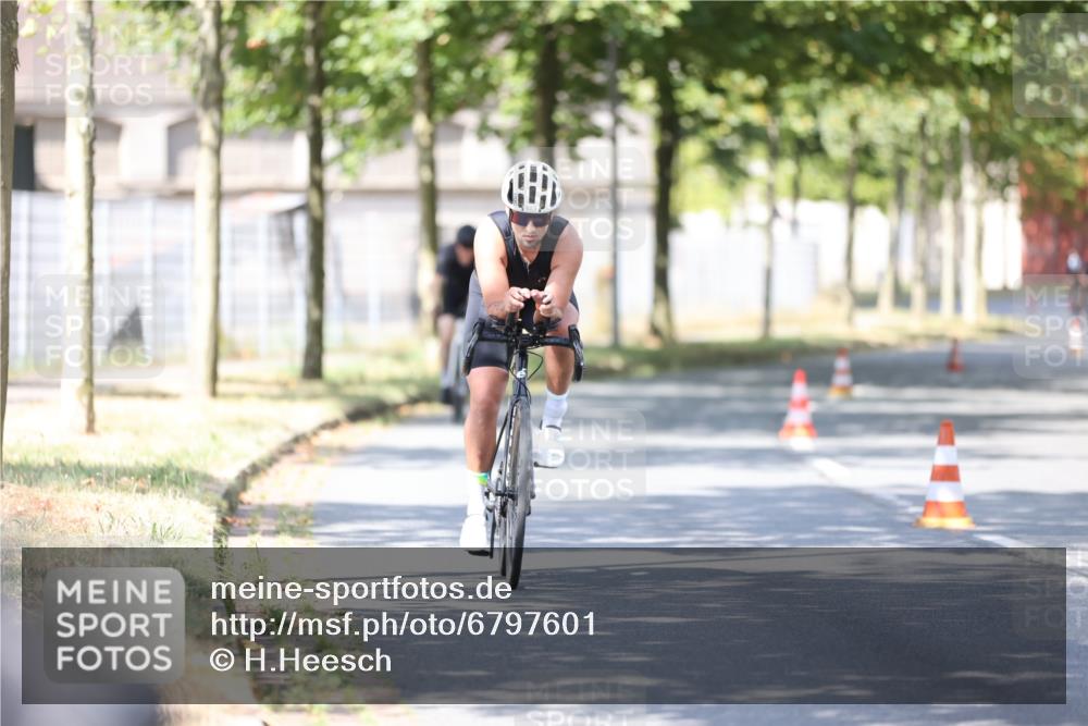 11.08.2024 - GEWOBA Citytriathlon Bremen H.Heesch http://msf.ph/oto/6797601 11.08.2024 11:52:21 Laufen  meine-sportfotos.de