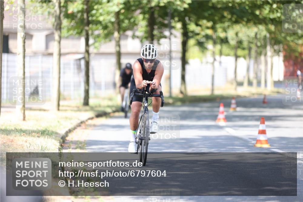 11.08.2024 - GEWOBA Citytriathlon Bremen H.Heesch http://msf.ph/oto/6797604 11.08.2024 11:52:21 Laufen  meine-sportfotos.de