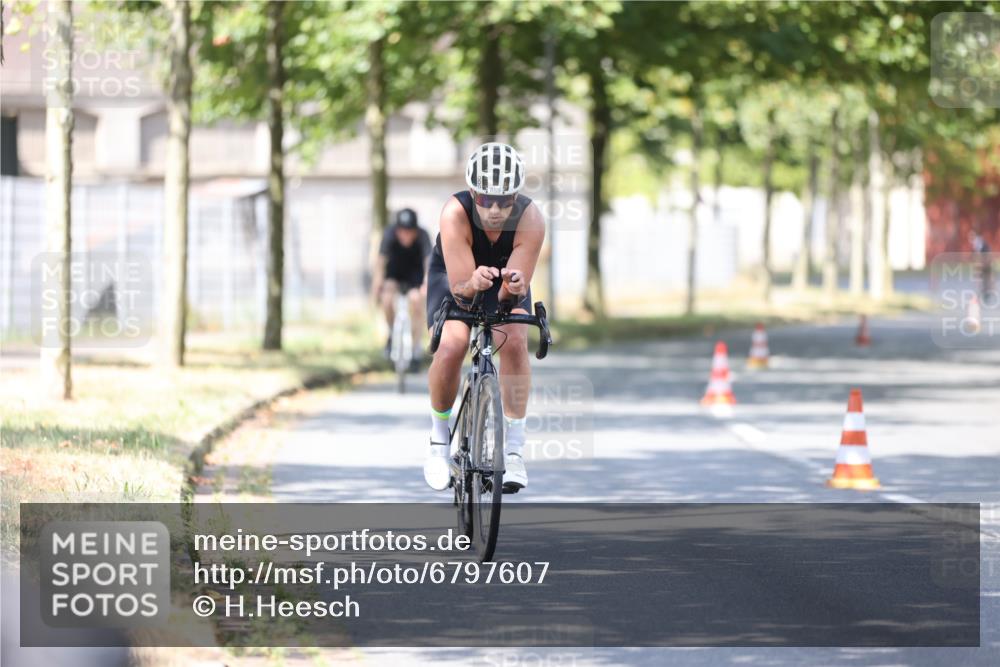 11.08.2024 - GEWOBA Citytriathlon Bremen H.Heesch http://msf.ph/oto/6797607 11.08.2024 11:52:21 Laufen  meine-sportfotos.de