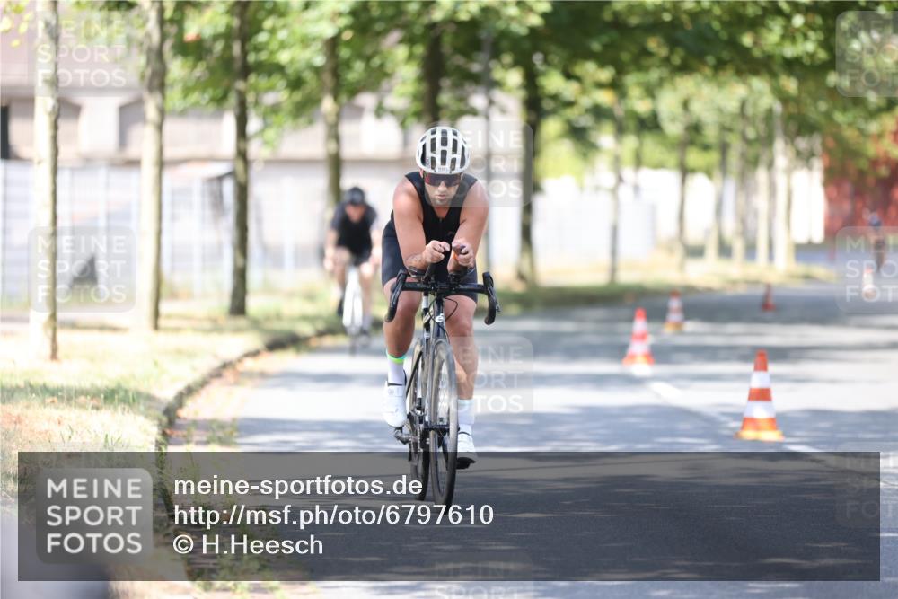 11.08.2024 - GEWOBA Citytriathlon Bremen H.Heesch http://msf.ph/oto/6797610 11.08.2024 11:52:21 Laufen  meine-sportfotos.de