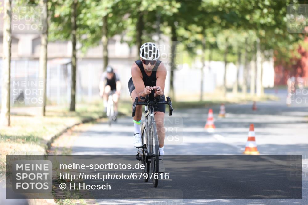 11.08.2024 - GEWOBA Citytriathlon Bremen H.Heesch http://msf.ph/oto/6797616 11.08.2024 11:52:21 Laufen  meine-sportfotos.de