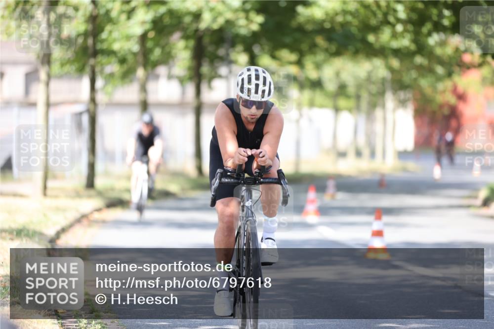 11.08.2024 - GEWOBA Citytriathlon Bremen H.Heesch http://msf.ph/oto/6797618 11.08.2024 11:52:22 Laufen  meine-sportfotos.de