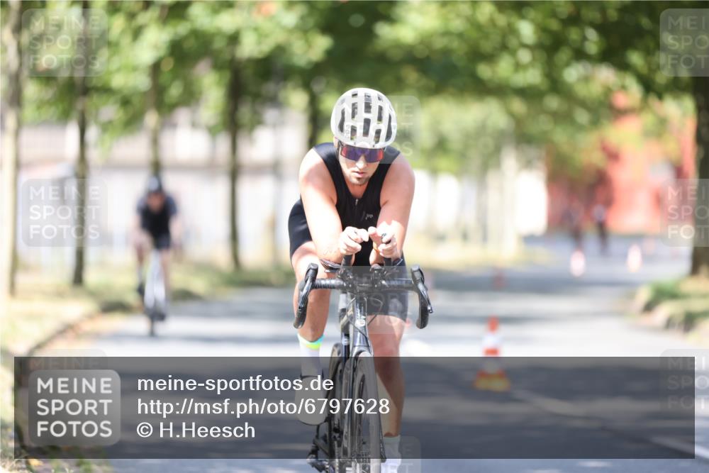 11.08.2024 - GEWOBA Citytriathlon Bremen H.Heesch http://msf.ph/oto/6797628 11.08.2024 11:52:22 Laufen  meine-sportfotos.de