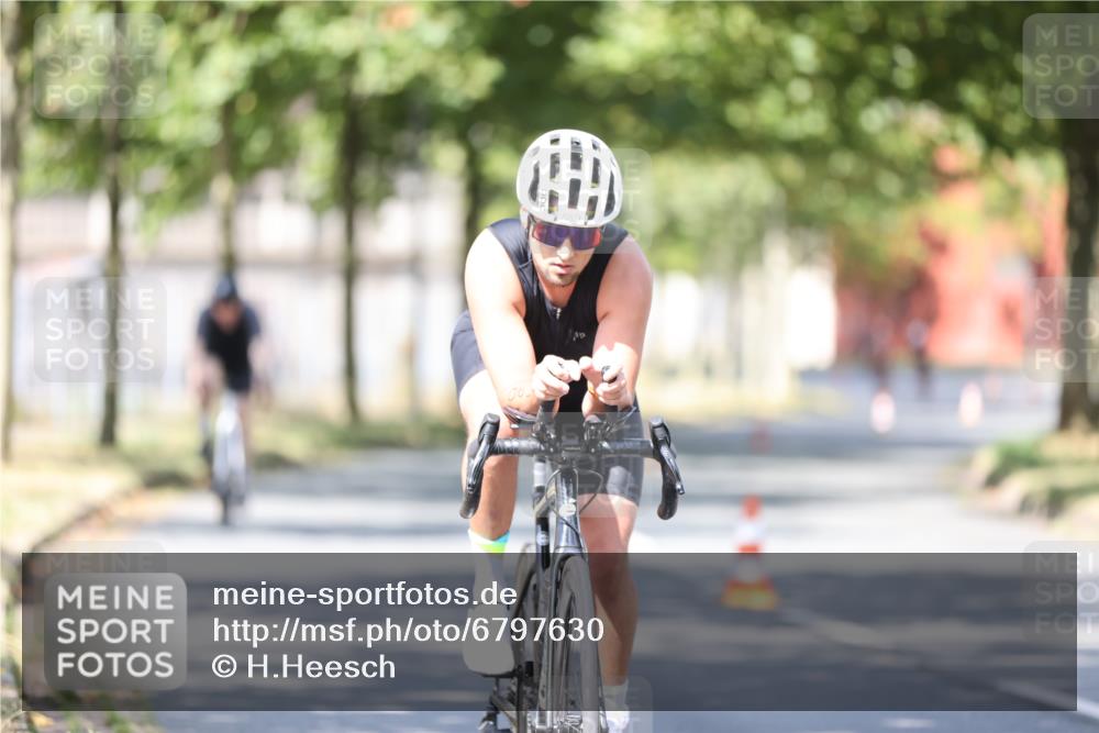 11.08.2024 - GEWOBA Citytriathlon Bremen H.Heesch http://msf.ph/oto/6797630 11.08.2024 11:52:22 Laufen  meine-sportfotos.de