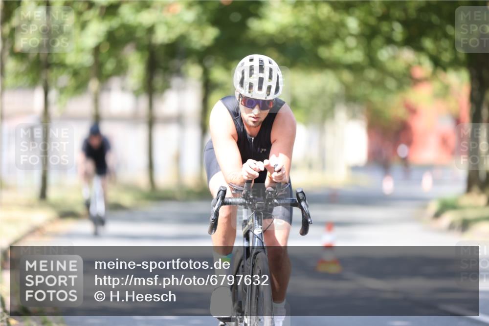 11.08.2024 - GEWOBA Citytriathlon Bremen H.Heesch http://msf.ph/oto/6797632 11.08.2024 11:52:22 Laufen  meine-sportfotos.de
