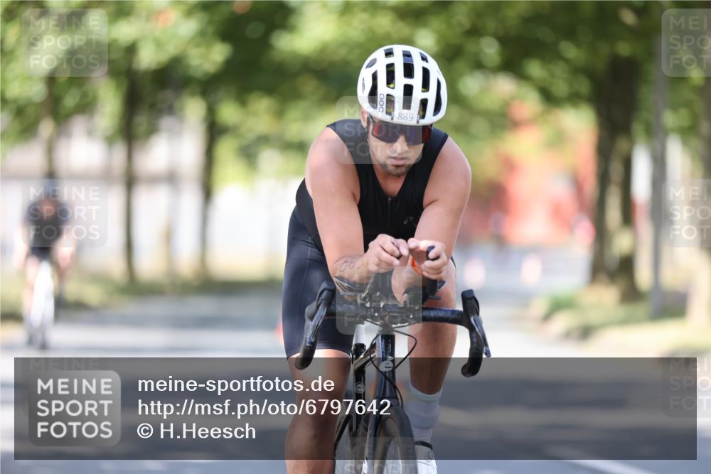 11.08.2024 - GEWOBA Citytriathlon Bremen H.Heesch http://msf.ph/oto/6797642 11.08.2024 11:52:22 Laufen  meine-sportfotos.de