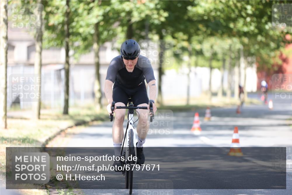 11.08.2024 - GEWOBA Citytriathlon Bremen H.Heesch http://msf.ph/oto/6797671 11.08.2024 11:52:24 Laufen  meine-sportfotos.de