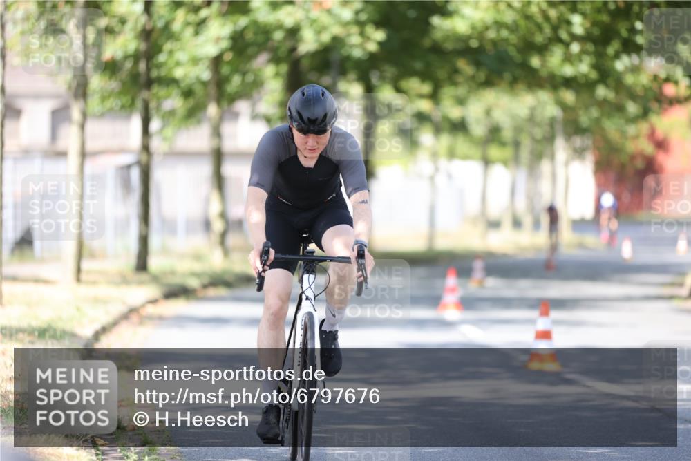 11.08.2024 - GEWOBA Citytriathlon Bremen H.Heesch http://msf.ph/oto/6797676 11.08.2024 11:52:24 Laufen  meine-sportfotos.de