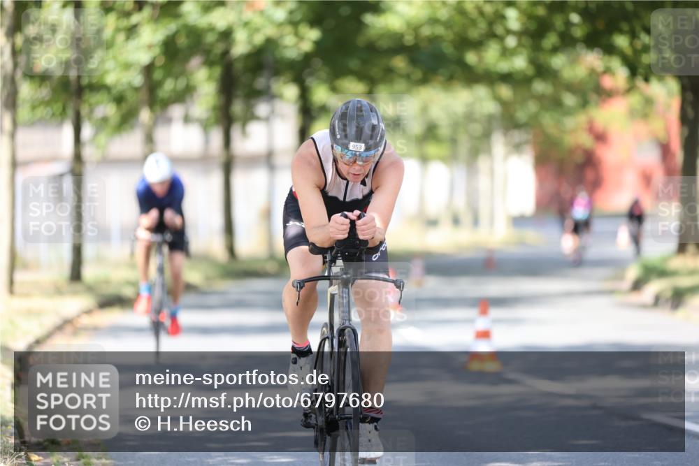 11.08.2024 - GEWOBA Citytriathlon Bremen H.Heesch http://msf.ph/oto/6797680 11.08.2024 11:52:33 Laufen  meine-sportfotos.de