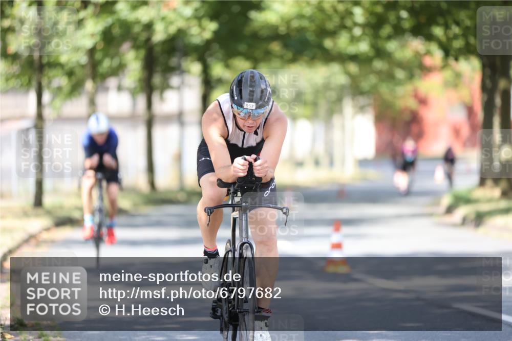 11.08.2024 - GEWOBA Citytriathlon Bremen H.Heesch http://msf.ph/oto/6797682 11.08.2024 11:52:33 Laufen  meine-sportfotos.de