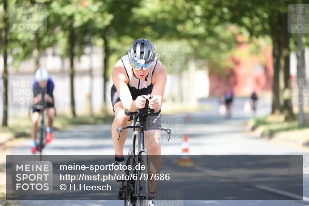 11.08.2024 - GEWOBA Citytriathlon Bremen H.Heesch http://msf.ph/oto/6797686 11.08.2024 11:52:34 Laufen  meine-sportfotos.de