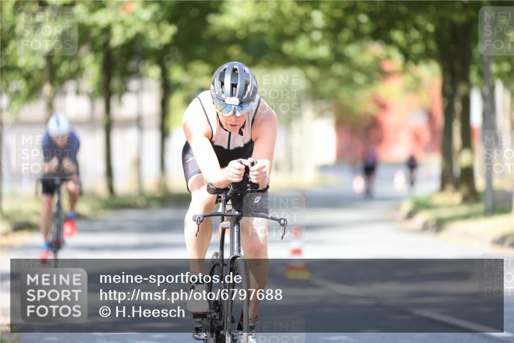 11.08.2024 - GEWOBA Citytriathlon Bremen H.Heesch http://msf.ph/oto/6797688 11.08.2024 11:52:34 Laufen  meine-sportfotos.de