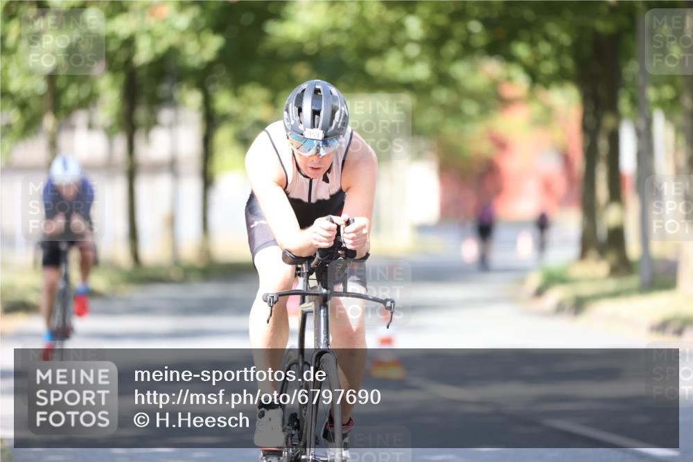 11.08.2024 - GEWOBA Citytriathlon Bremen H.Heesch http://msf.ph/oto/6797690 11.08.2024 11:52:34 Laufen  meine-sportfotos.de