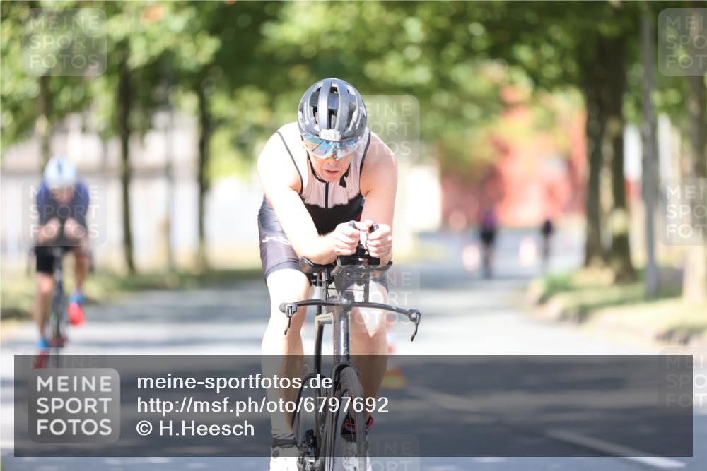 11.08.2024 - GEWOBA Citytriathlon Bremen H.Heesch http://msf.ph/oto/6797692 11.08.2024 11:52:34 Laufen  meine-sportfotos.de