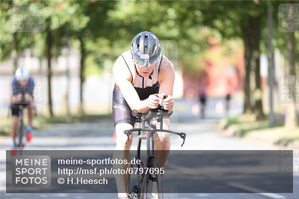 11.08.2024 - GEWOBA Citytriathlon Bremen H.Heesch http://msf.ph/oto/6797695 11.08.2024 11:52:34 Laufen  meine-sportfotos.de
