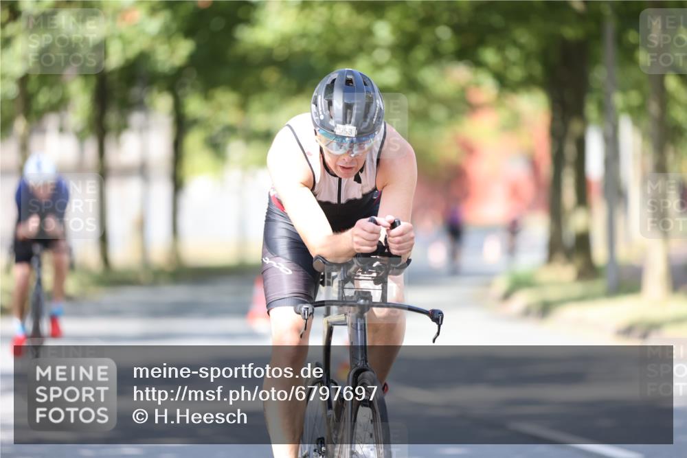 11.08.2024 - GEWOBA Citytriathlon Bremen H.Heesch http://msf.ph/oto/6797697 11.08.2024 11:52:34 Laufen  meine-sportfotos.de