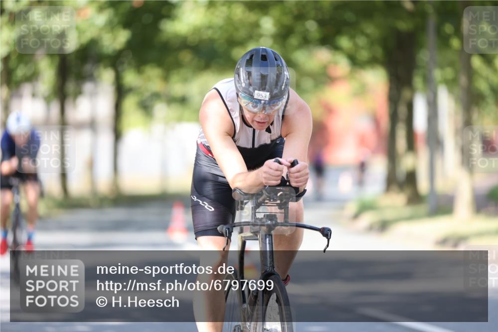 11.08.2024 - GEWOBA Citytriathlon Bremen H.Heesch http://msf.ph/oto/6797699 11.08.2024 11:52:34 Laufen  meine-sportfotos.de